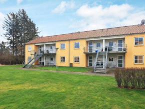 Apartment Hals V, Hals